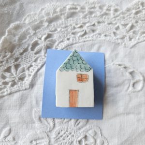 Broche porcelaine maisonnette